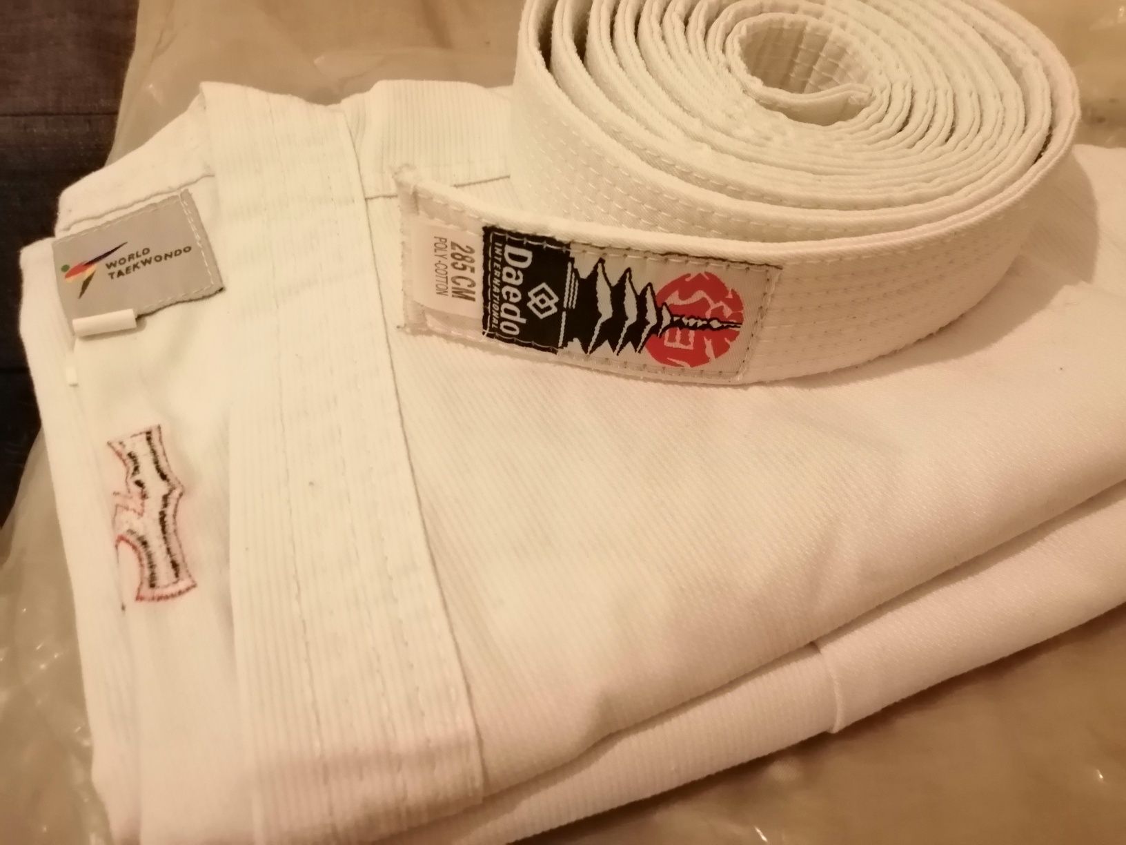 Equipamento completo de taekwondo (usado poucas vezes)