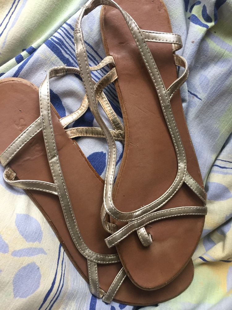 Sandałki firmy Saharą rozmiar 40