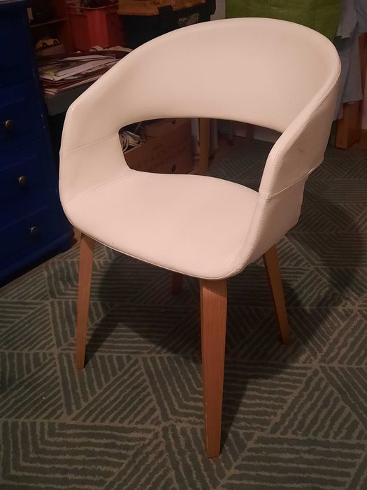 Krzesło białe ekoskóra wygodne stabilne  Actona Luna Omega Nova-9