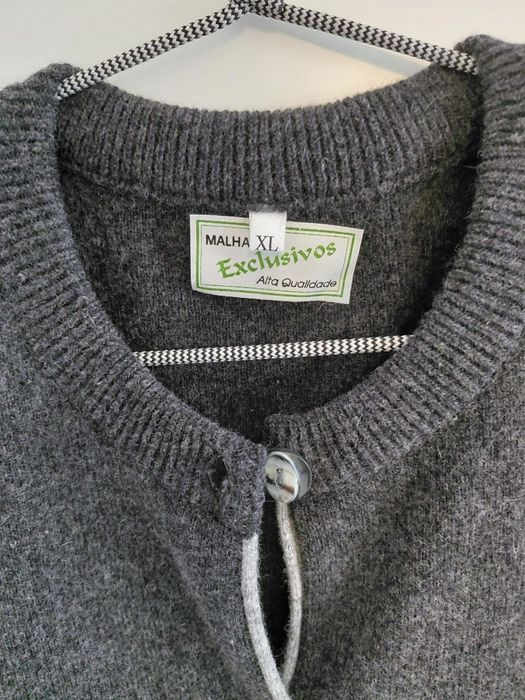 Casaco em malha super quente de cor cinza com botões e detalhes XL