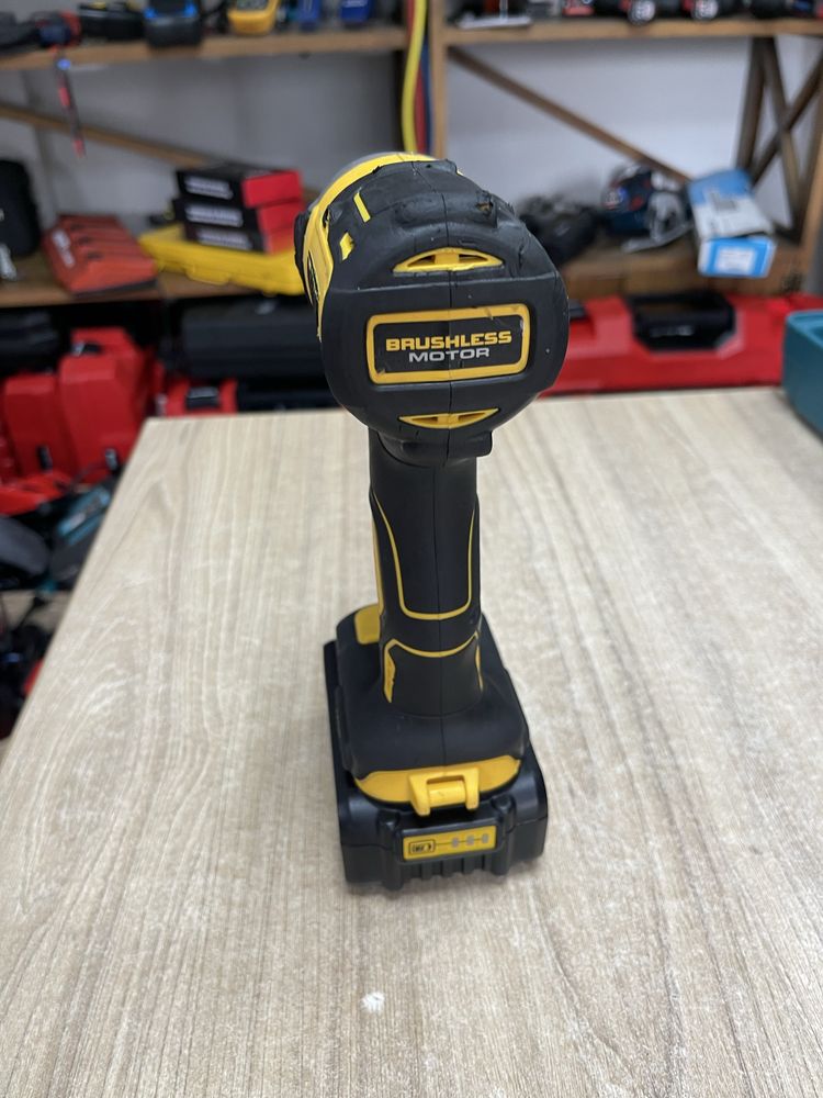 Dewalt DCF787 / вживаний безщітковий імпакт Девольт