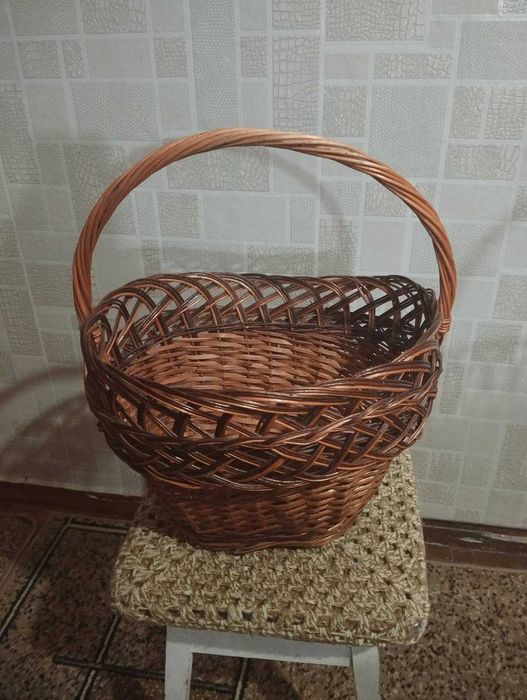Корзинка плетена з лози бу