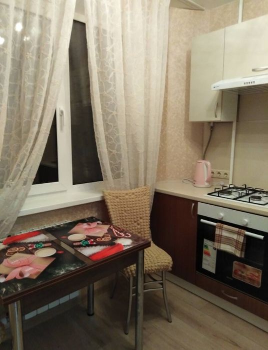 1 кімн. Район 12 школи. Погодинно, подобово. Ціна доби.