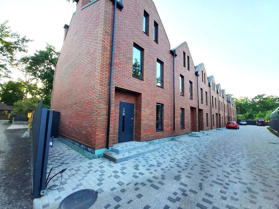 єОселя+ Продам СТИЛЬНИЙ готовий таунхаус 135м2 в самому ЦЕНТРІ м.Буча