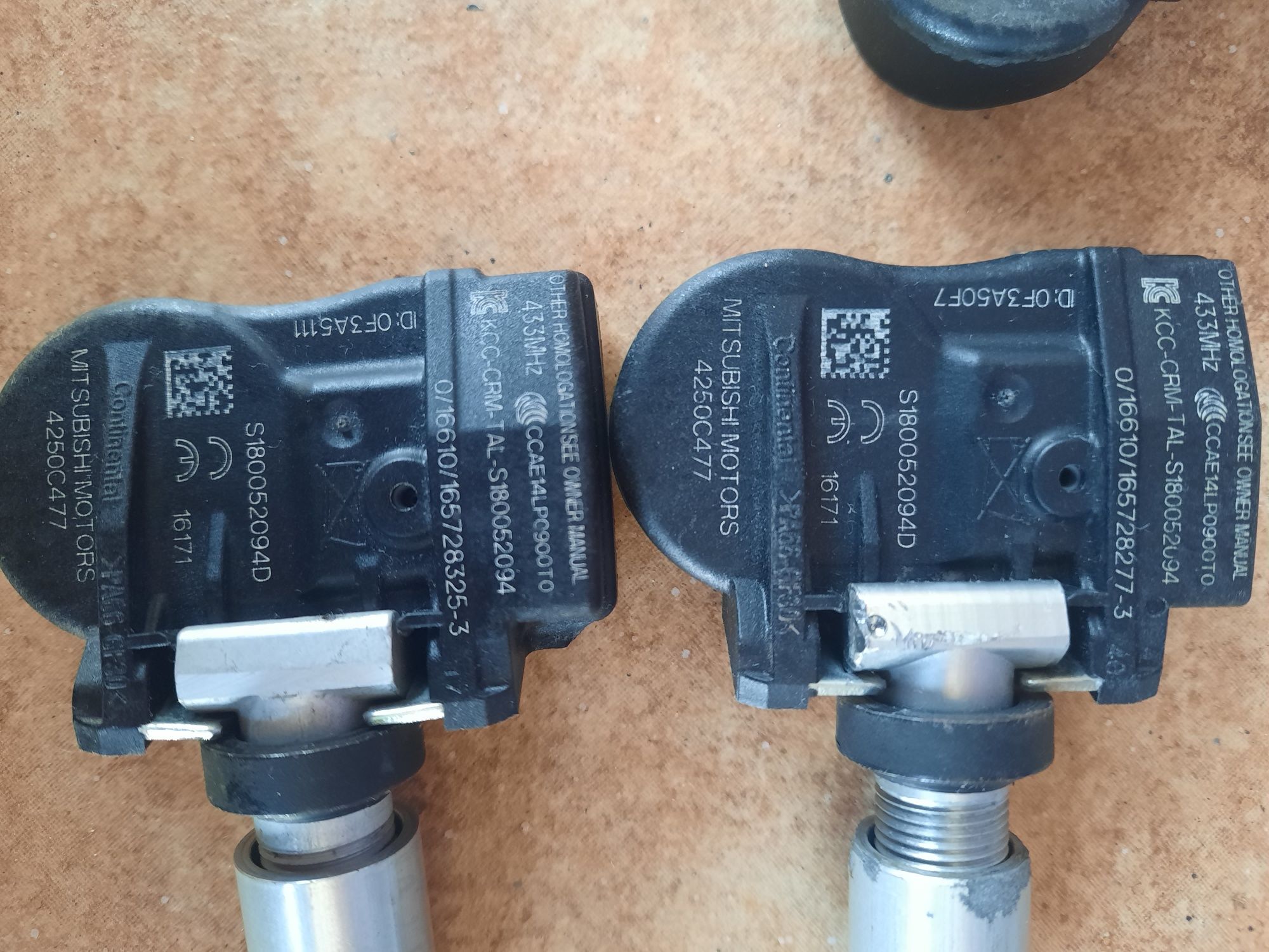 Датчики тиску шин Mitsubishi 4250C477 S180052094D TRMS Continental