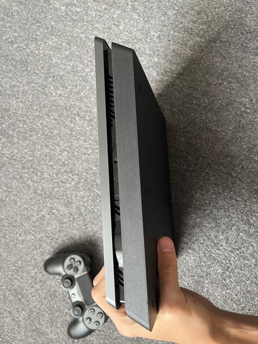 PlayStasion 4 slim 1 TB усі провода