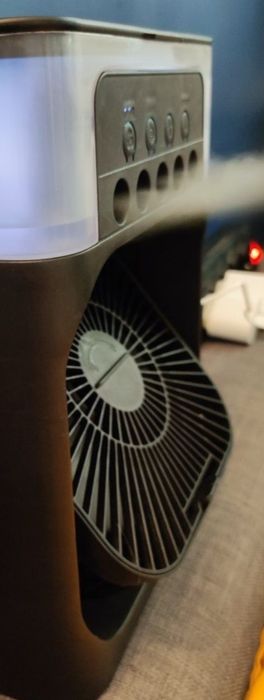 Wentylator nabiurkowy z mgiełką wodną biały