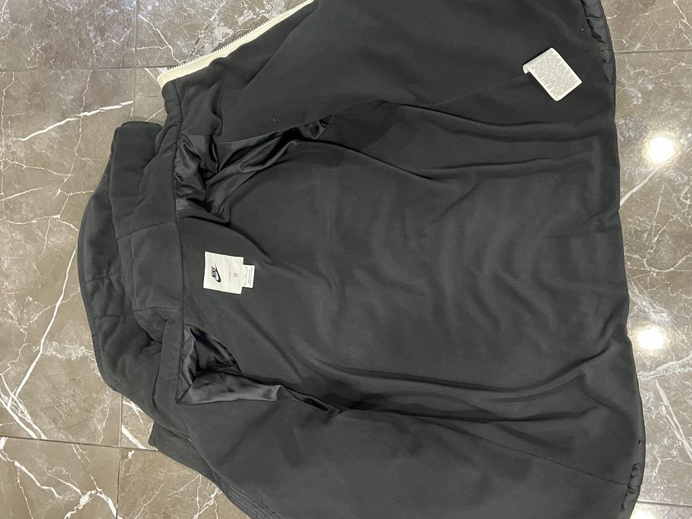 Продаю чоловічу зимову куртку nike