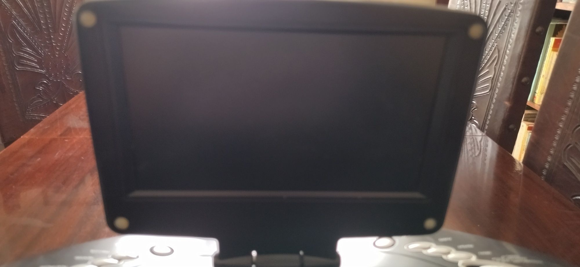 Sistema de rádio/DVD portátil com monitor TFT 18 cm/7" - MEDION