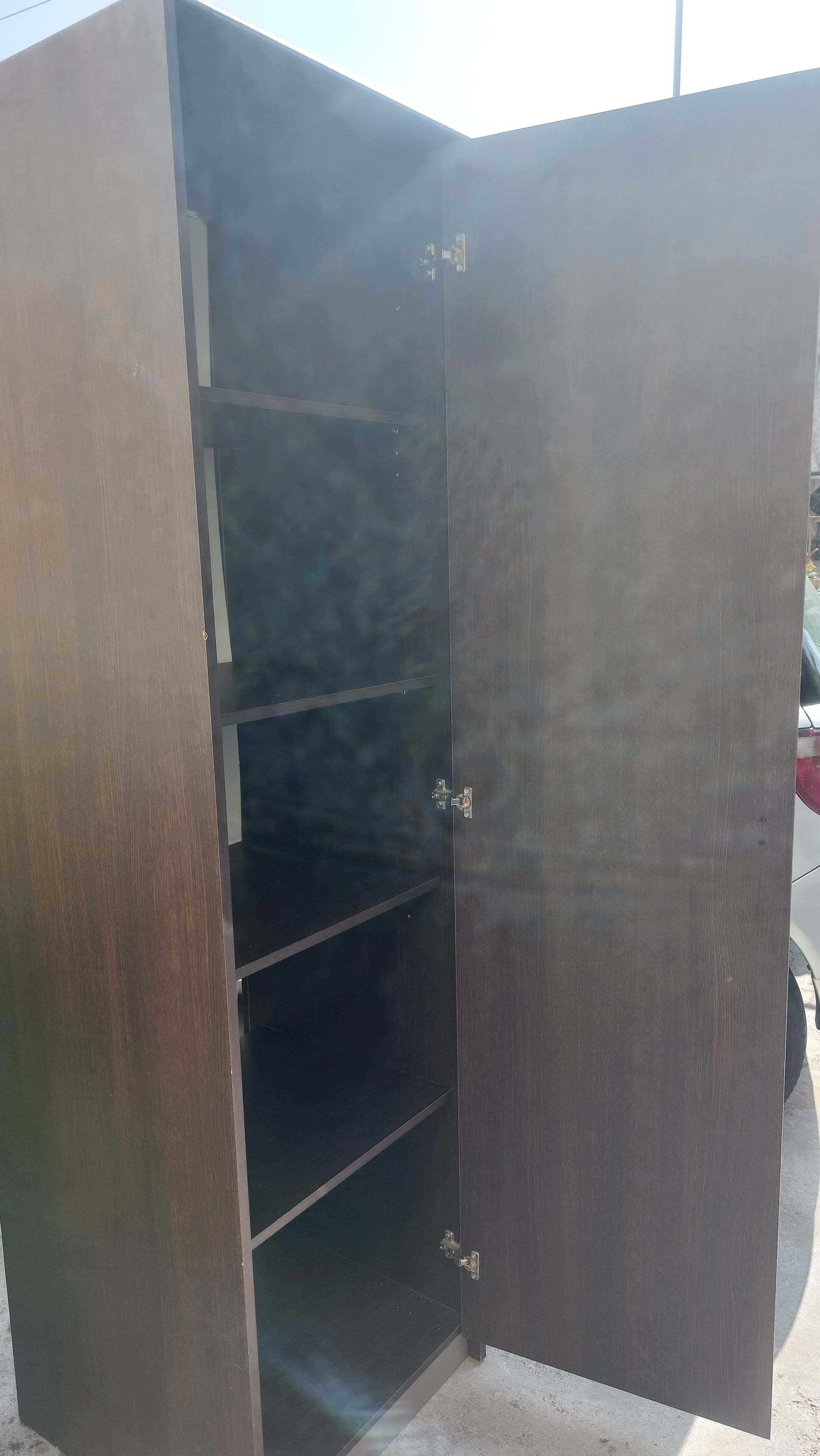Móvel de roupeiro ou WC