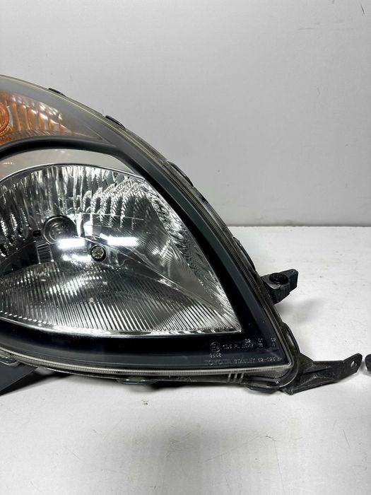 Toyota Yaris I Verso  Lampa Przednia Prawa Lewa Europa cena za 1st