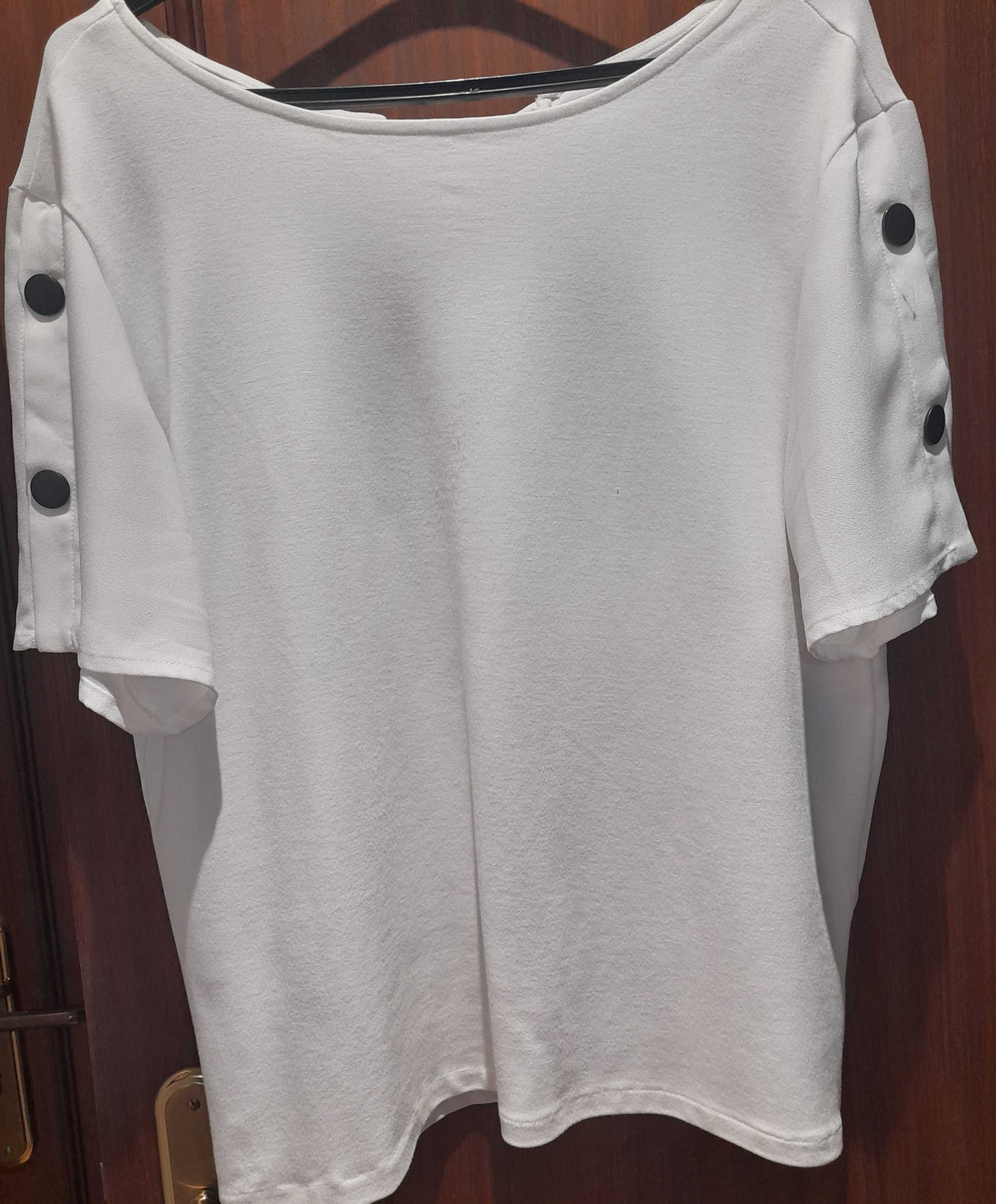 Blusa branca com botões pretos - Tamanho L/ML