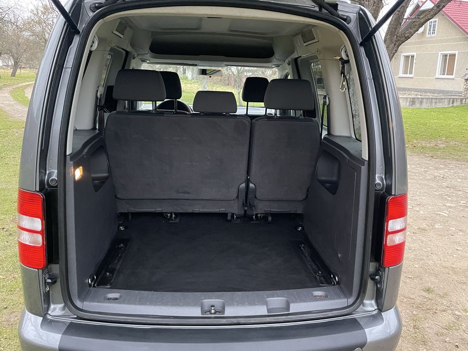 Свіжопригнаний кадді,7 місць