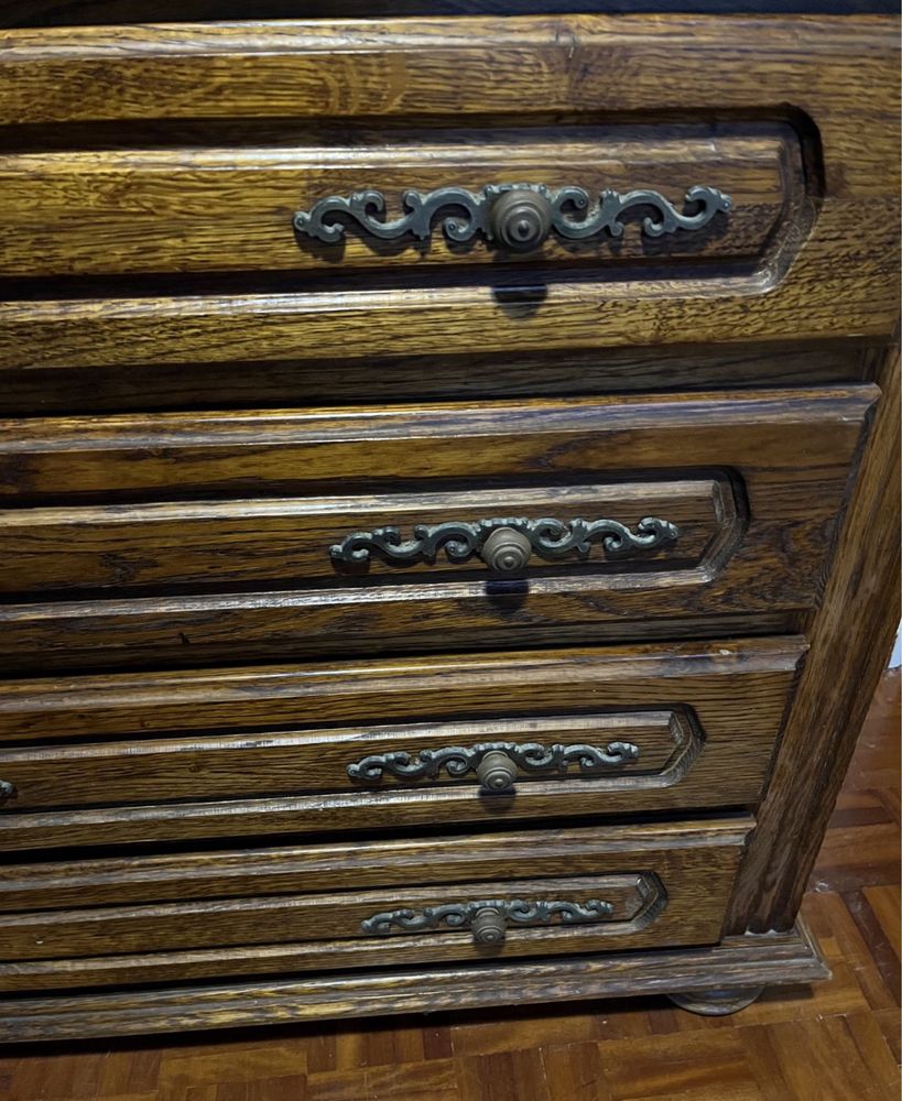 Comoda de madeira com 4 gavetas