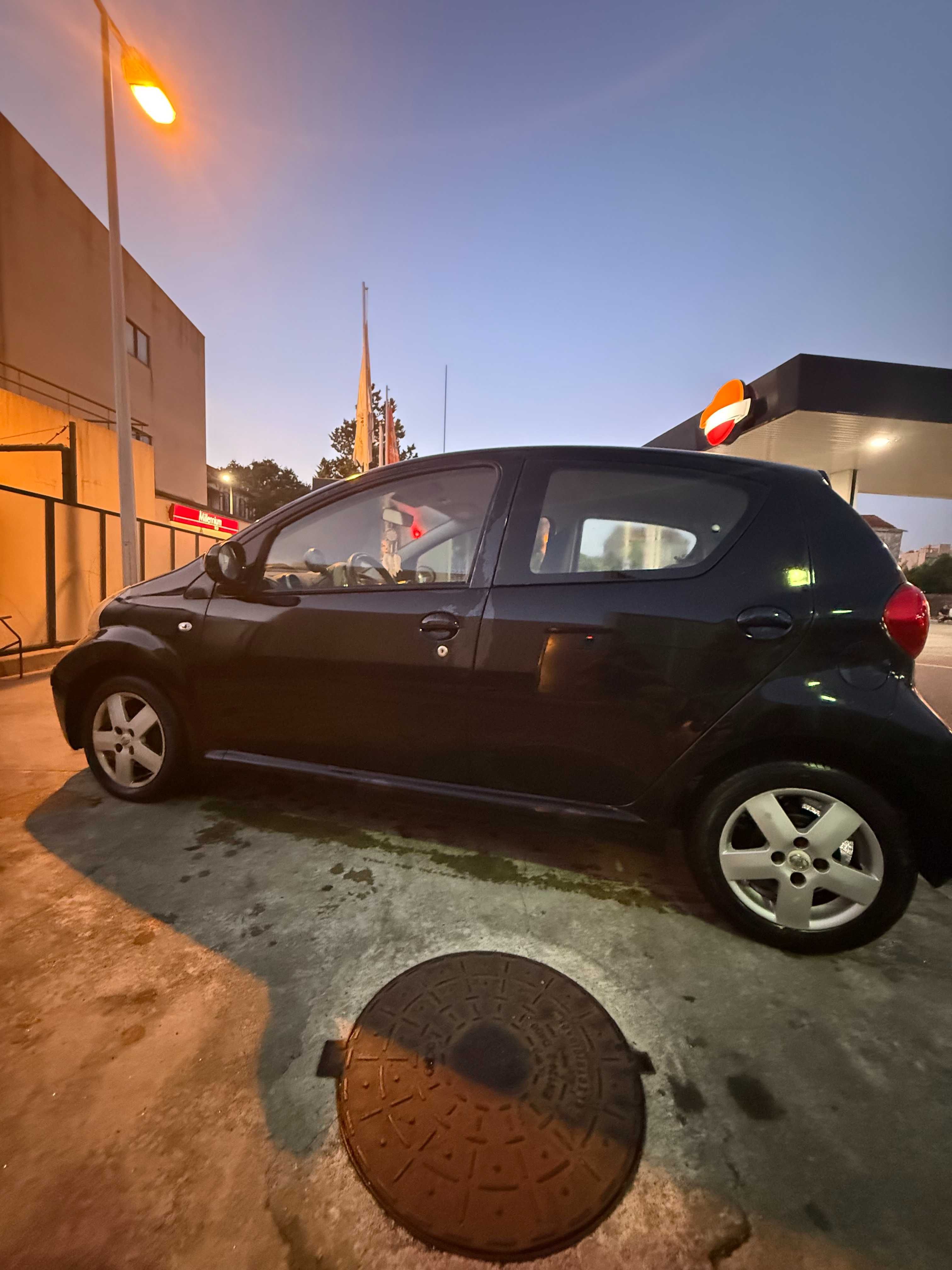 Toyota Aygo 1.0 (68cv) – 5 Portas | Gasolina | Pintura Nova