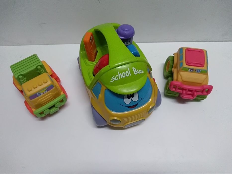 Autocarro escolar da Chicco + 2 carros