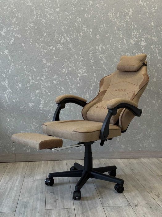 Комп’ютерне крісло із тканини з підніжкою і 2 подушками до 130кг EDGE