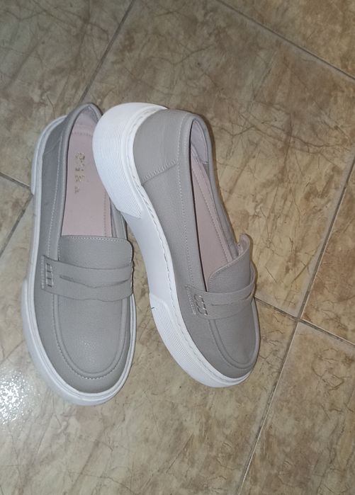 Лоферы бежевые мокасины