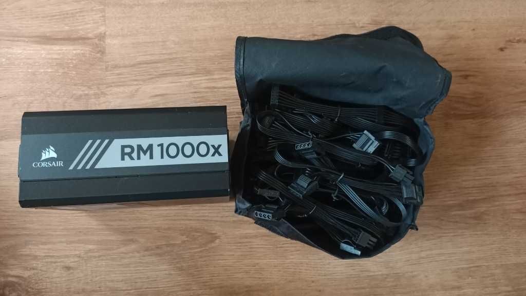 Zasilacz  •  Corsair •  RM1000x 1000W  • 80 Plus Gold  •  modularny