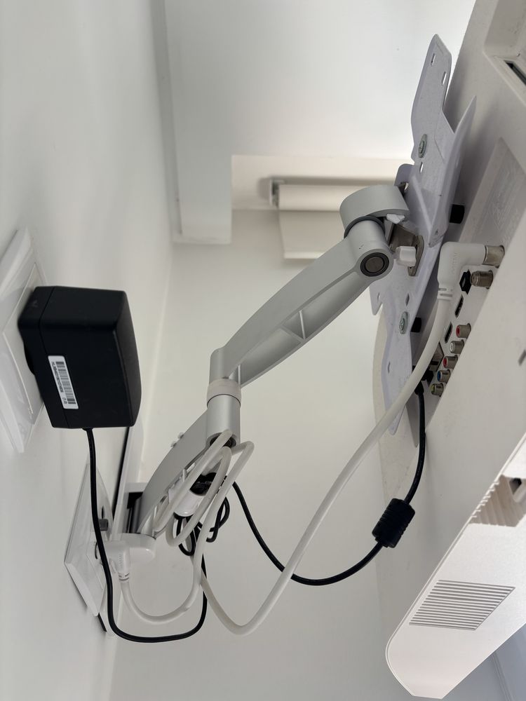 Televisão LG e suporte 27 polegadas/68cm