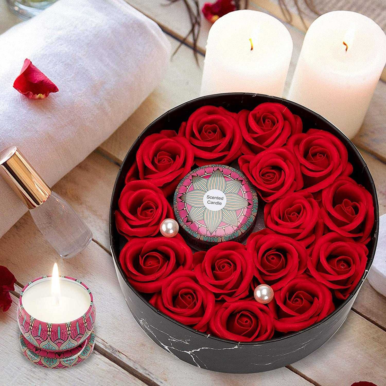Flower Box Mydlane Róże + Świeczka Zapachowa Boże Narodzenie