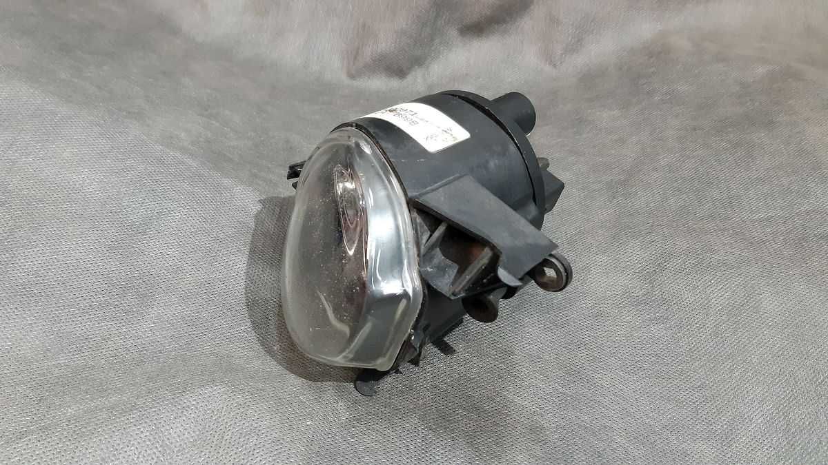 Audi A4 B5 99 - 01 , wersja po lifcie halogen lewy .