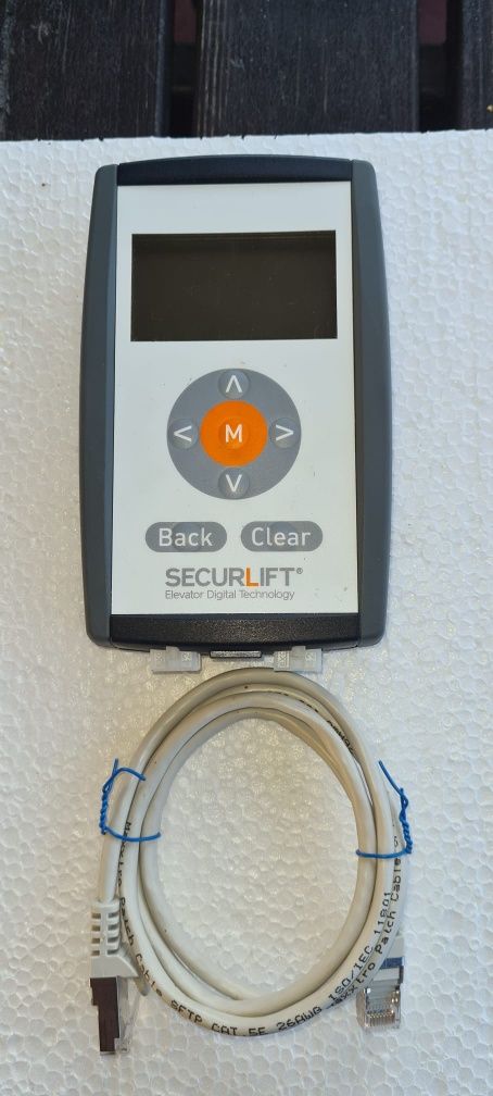 Terminal ręczny Securlift do dzwigu osobowego.