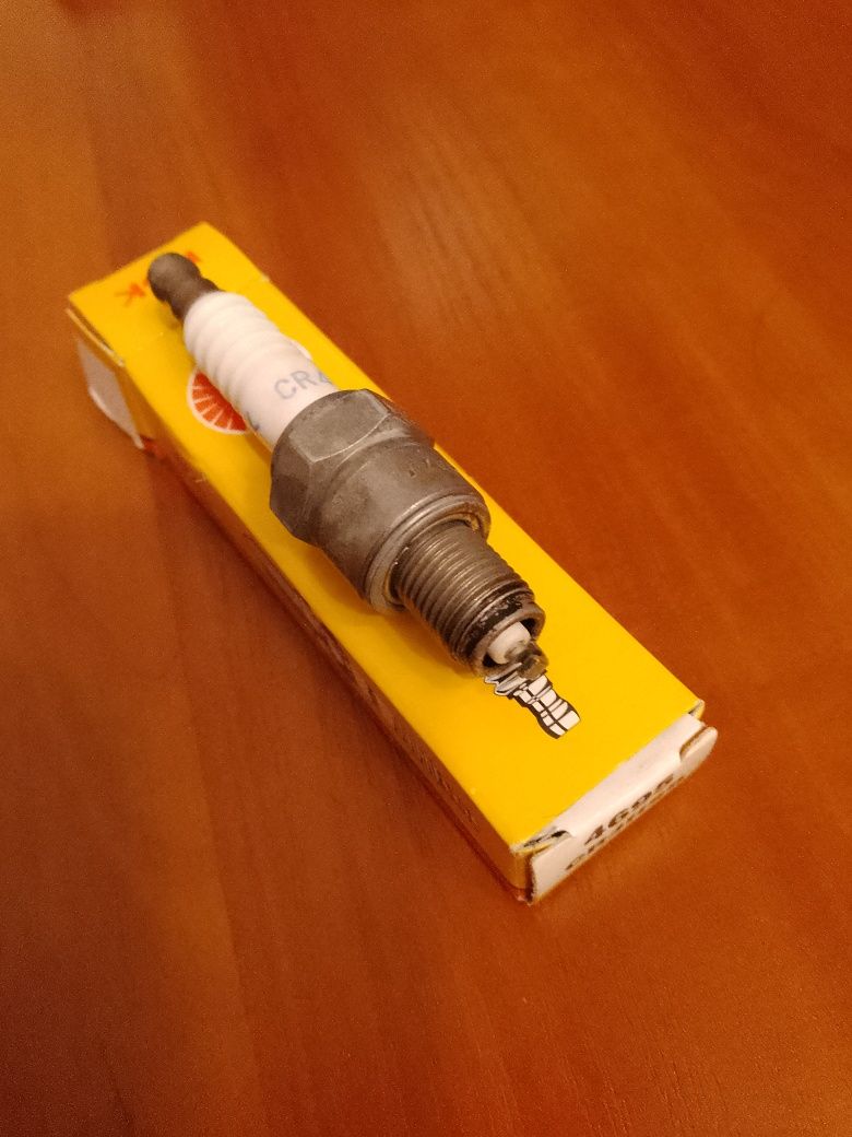Свеча зажигания NGK CR4HSB