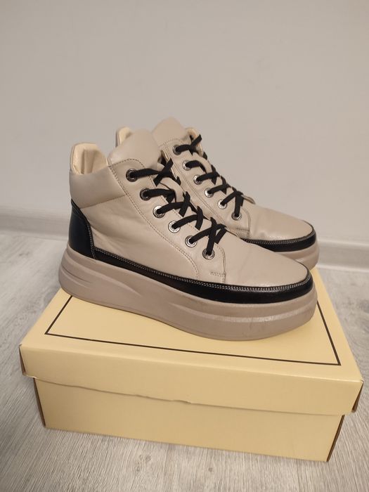 Жіночі зимові шкіряні черевики