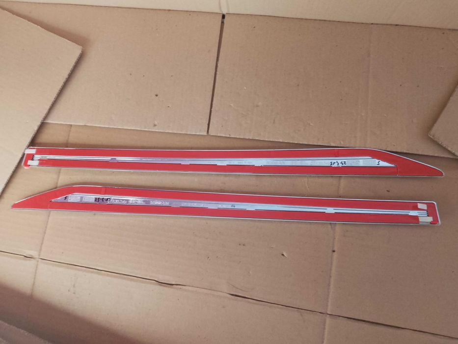 Listwa drzwi tył prawa lewa Nissan Qashqai J11