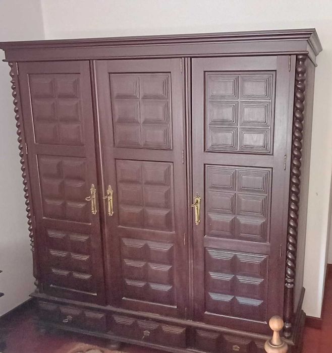 Roupeiro /Armário de Quarto Modelo Clássico