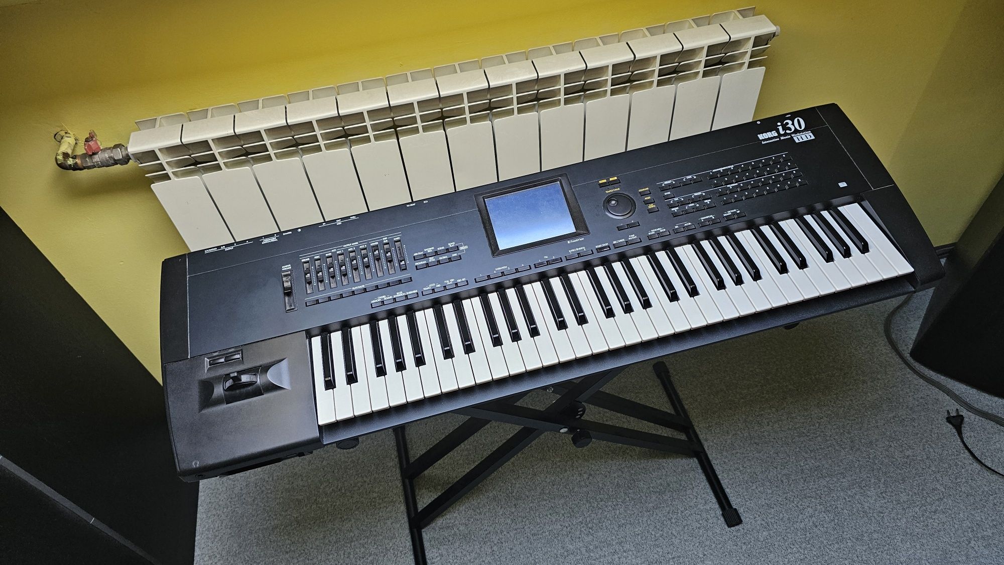 Korg i30 HD keyboard workstation