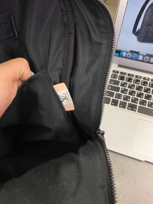 Кожаный слинг Louis Vuitton плечевая сумка LV черный рюкзак ЛВ c773