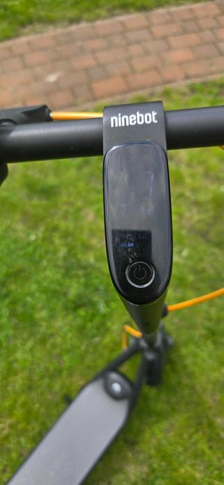Hulajnoga elektryczna Ninebot f30d używana 300w 22km/h 36v zasięg 30km
