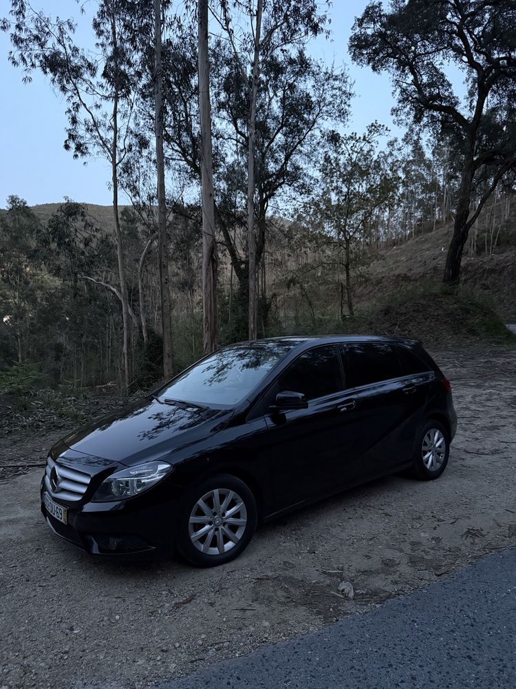 Mercedes-Benz B180