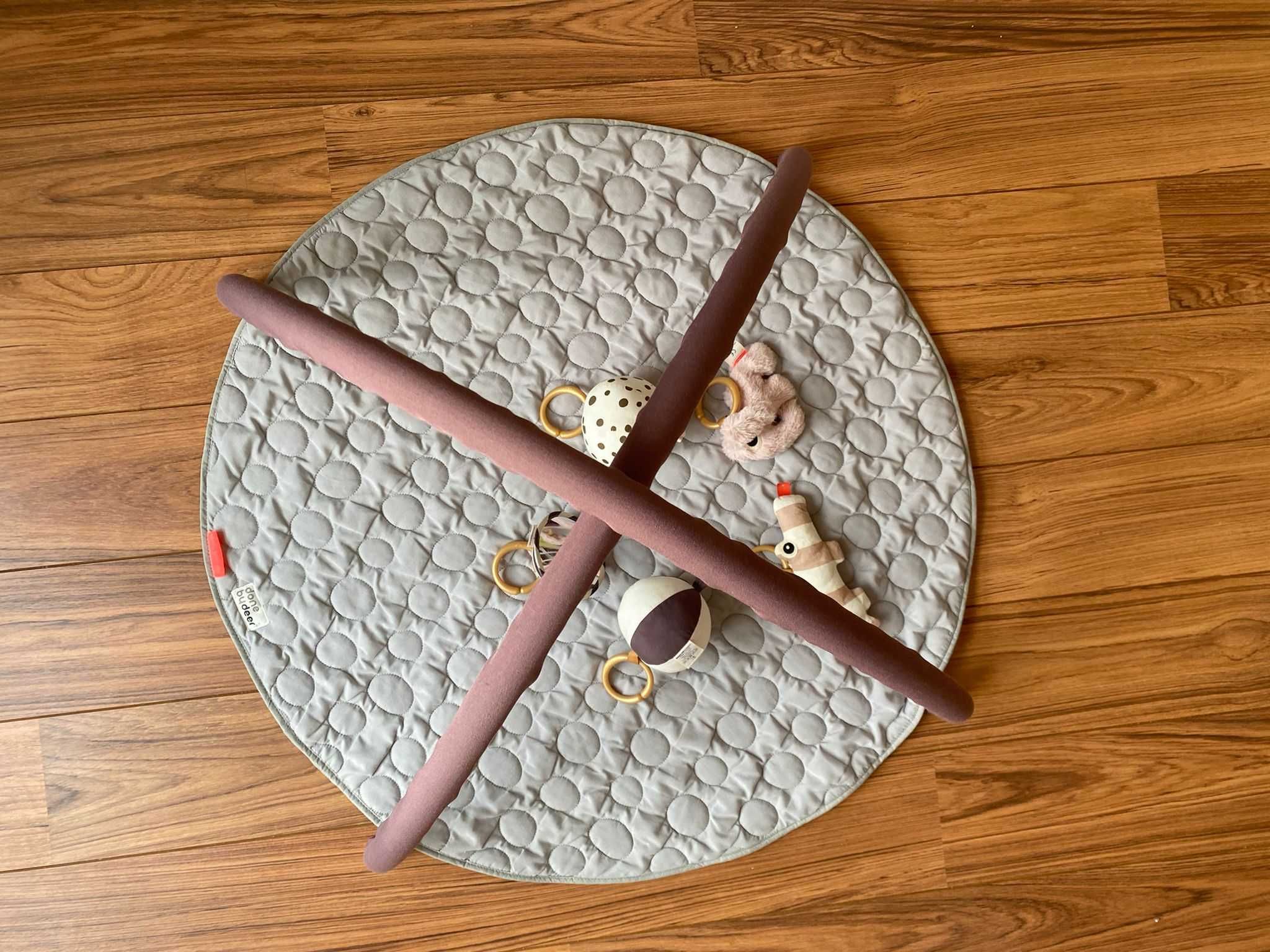 Ginásio de Bebé Done By Deer – Cinzento e Rosa | Quase Novo!