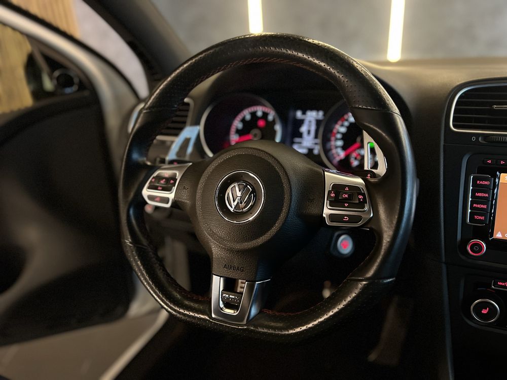 Volkswagen Golf VI GTi DSG 210cv - Branco pérola / Rotor 19”
