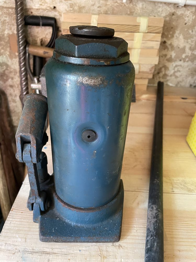 Podnośnik hydrauliczny słupkowy lewarek