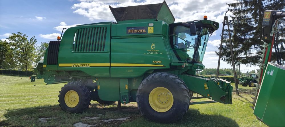 John Deere T670i