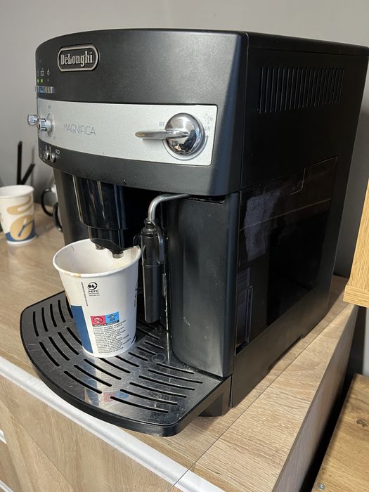 Кавова машинка Delonghi