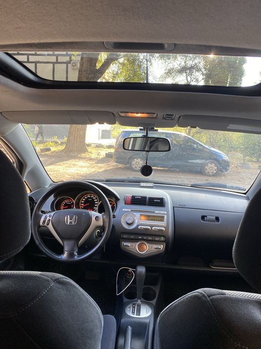 Продаю авто HONDA JAZZ 2008 1.4.