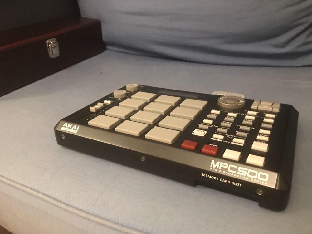 Akai mpc 500 em otimo estado