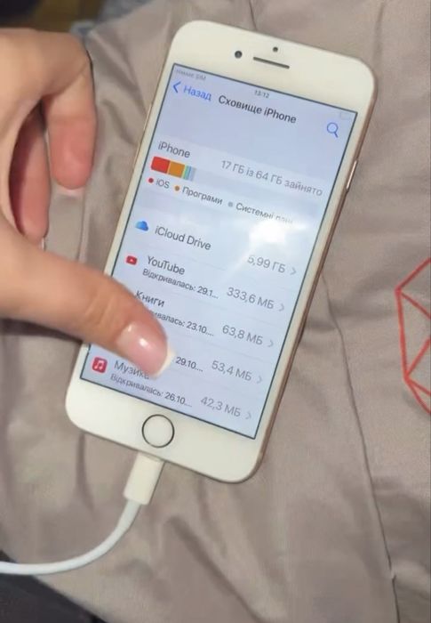 Продам телефон айфон 8