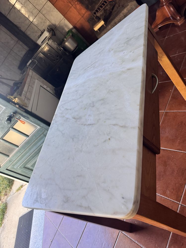 Mesa + cadeiras em bom estado