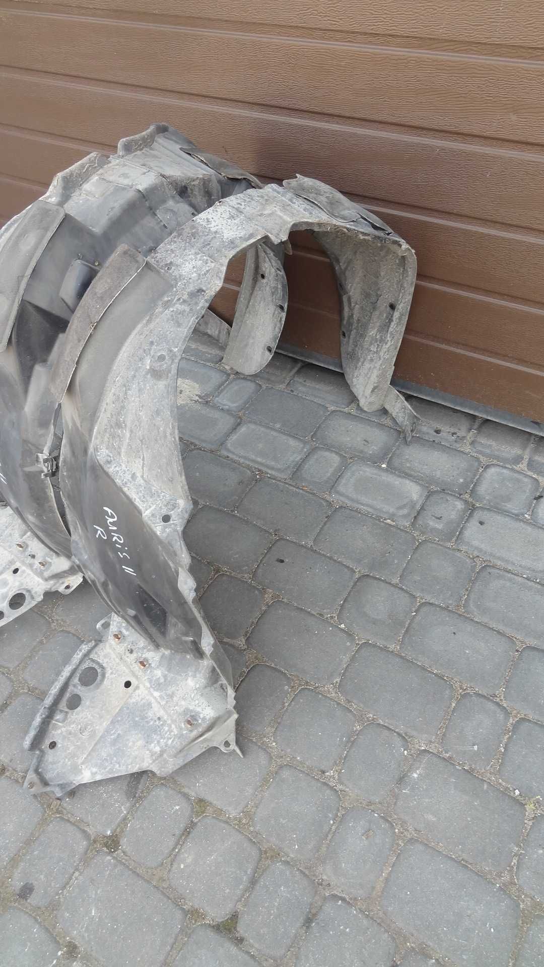 Toyota auris II 12-18  nadkole przód