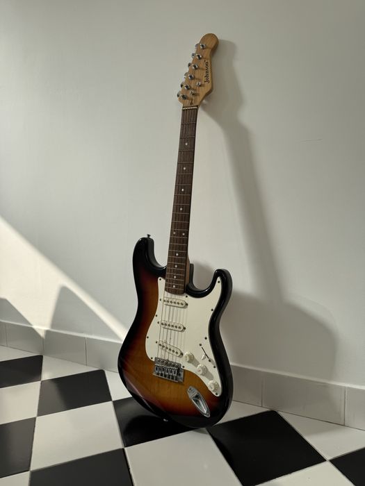Guitarra elétrica Johnson