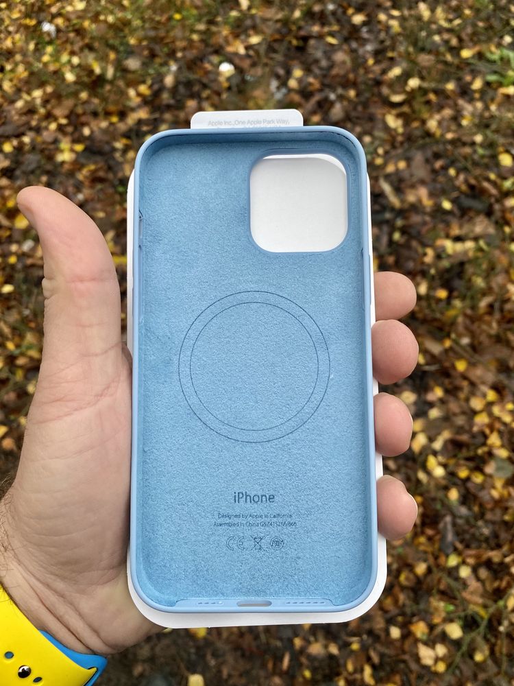 Silikonowe etui z MagSafe do iPhone’a 13 Pro Max.