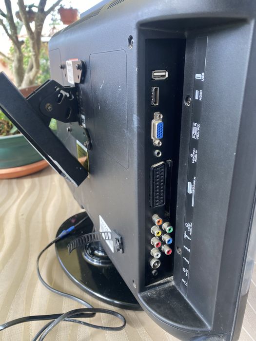 Televisao de 22” com suporte de parede