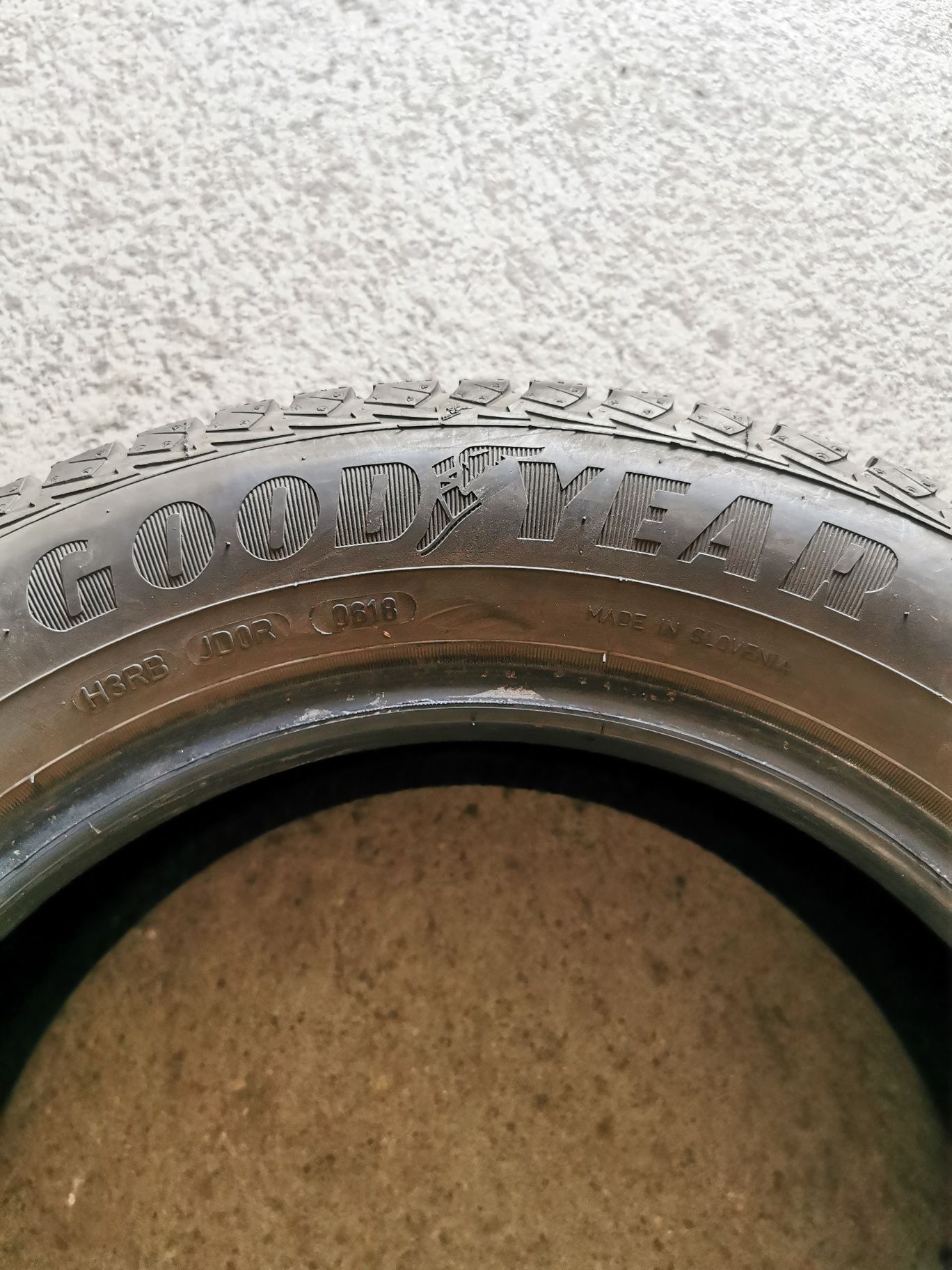 Para opon 195/60R15 88V Goodyear Vector 4Seasons z 2018r.