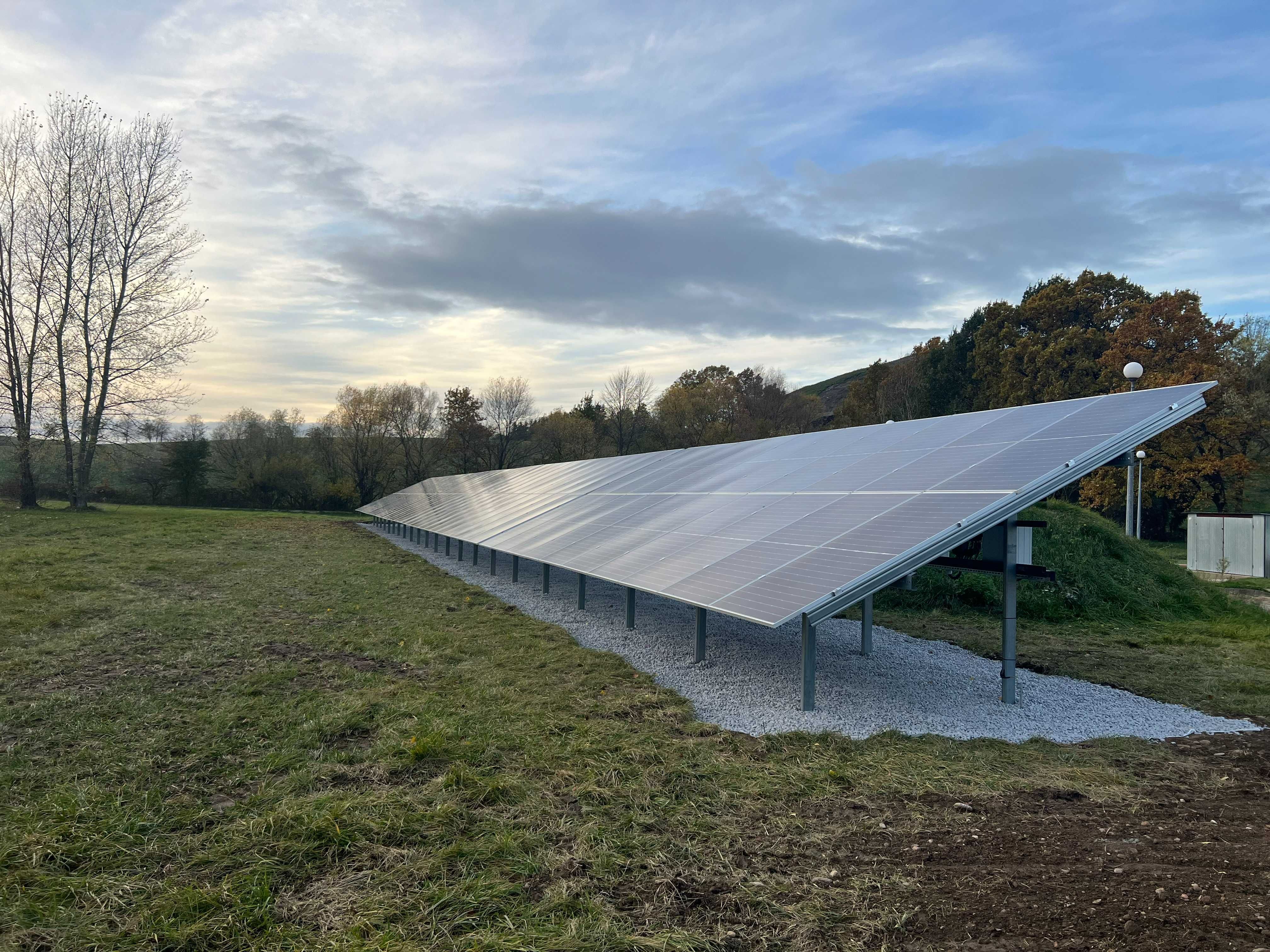 Instalacja Fotowoltaiczna Ja Solar 10 Kw Bifacial Gruntowa z Montażem